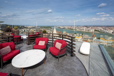 Atlas Concorde : le grès cérame effet pierre pour le Hilton Budapest